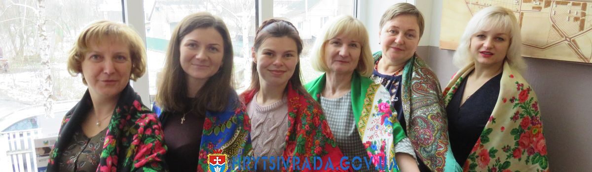 7 грудня – Всесвітній день української хустки